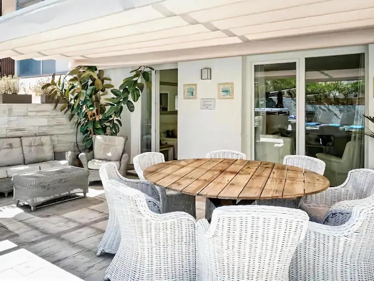 Sitges Spaces: Mediterranean Beachfront Apartments with Spacious Terrace 0*,
