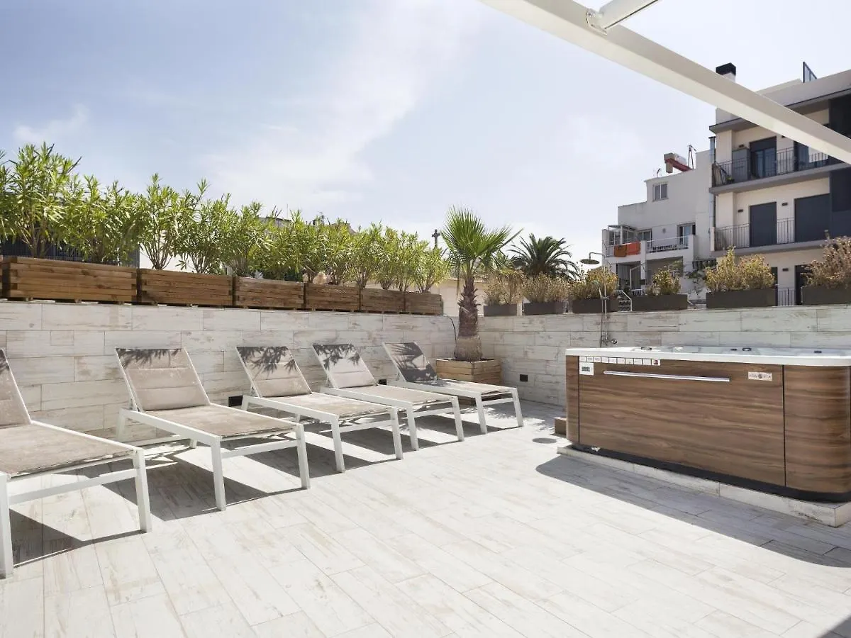 Sitges Spaces: Mediterranean Beachfront Apartments with Spacious Terrace